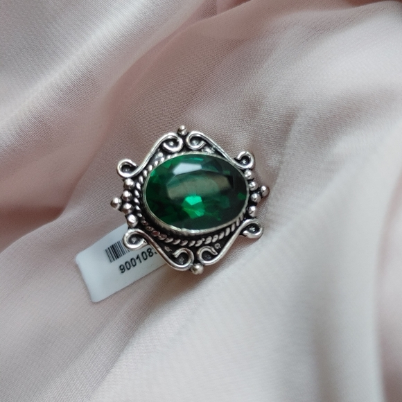 Emerald German Silver Ring - Picture 3 of 6